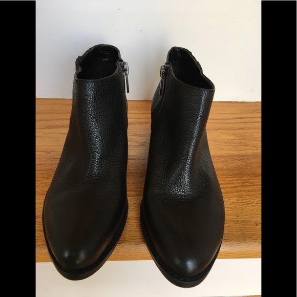 NEW Vince Camuto Cateen Black Leather Ankle Boots Size 5 1/2 - Picture 2 of 7